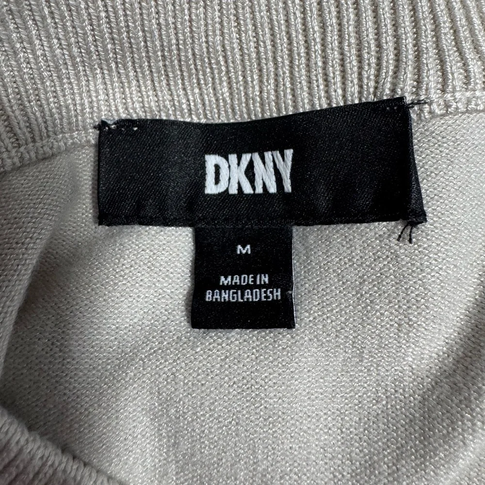 DKNY Cream V-Neck Dolman Sleeve Knit Top Soft Minimalist Luxe Blouse - Size M